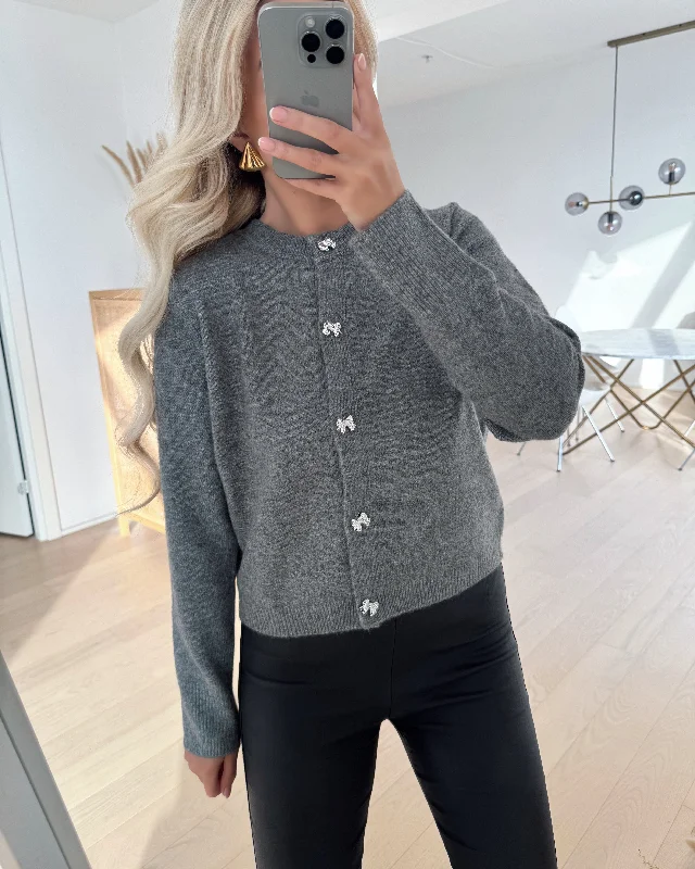 Vero Moda cardigan fiona ls short button medium grey melange/melange w. bow button Handmade Hand-knitted Hand-woven Vero Moda cardigan fiona ls short button medium grey melange/melange w. bow button Handmade Hand-knitted Hand-woven